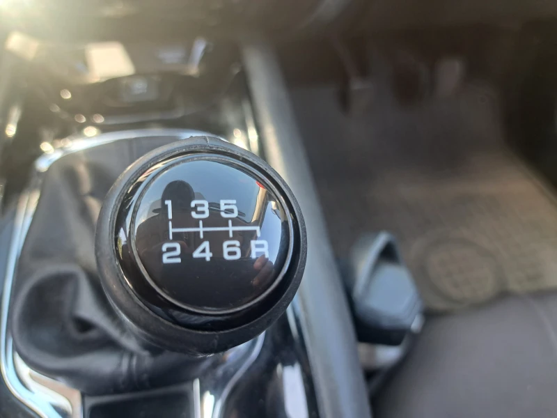 Honda Hr-v, снимка 14 - Автомобили и джипове - 52671526