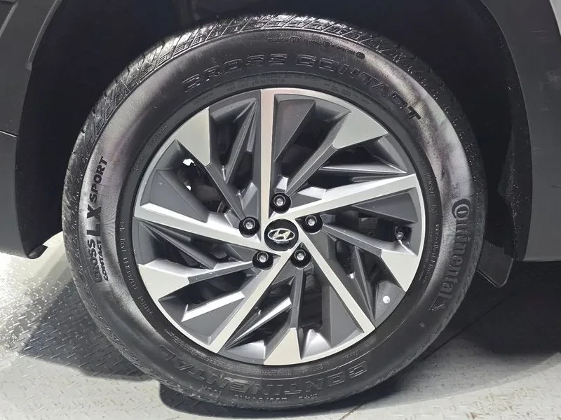 Hyundai Tucson 1.6 2WD Premium - САМО 30% АВАНС, снимка 5 - Автомобили и джипове - 55788318