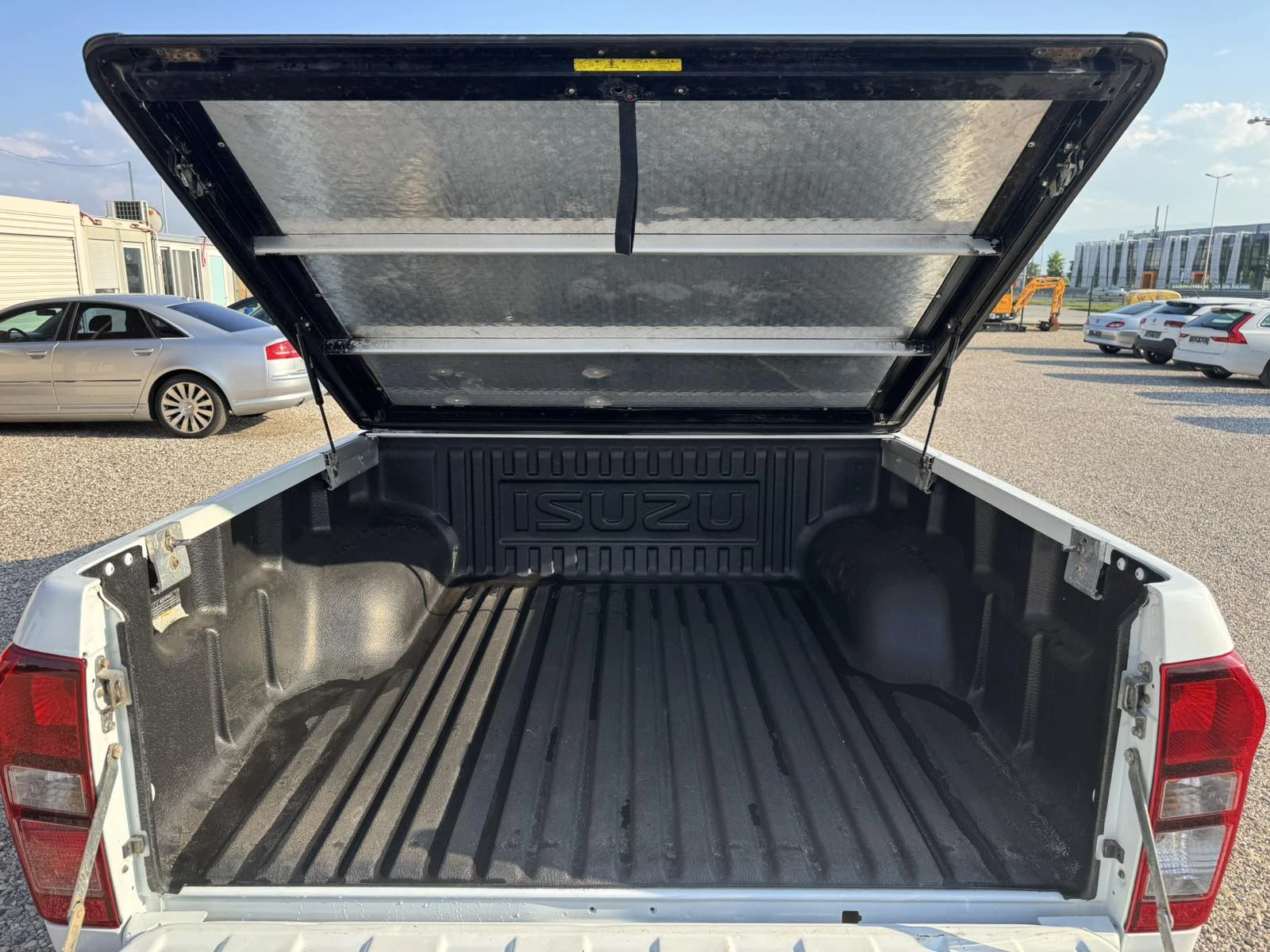 Isuzu D-max DC 1.9D - изображение 9