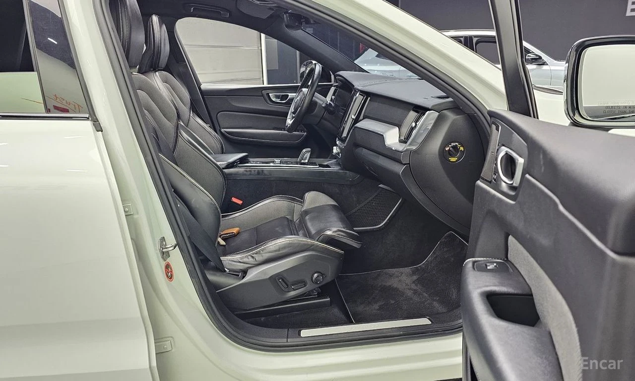 Volvo XC60 T8 R-design | ПАНОРАМА | 360 КАМЕРА | HEAD-UP | , снимка 11 - Автомобили и джипове - 54488509