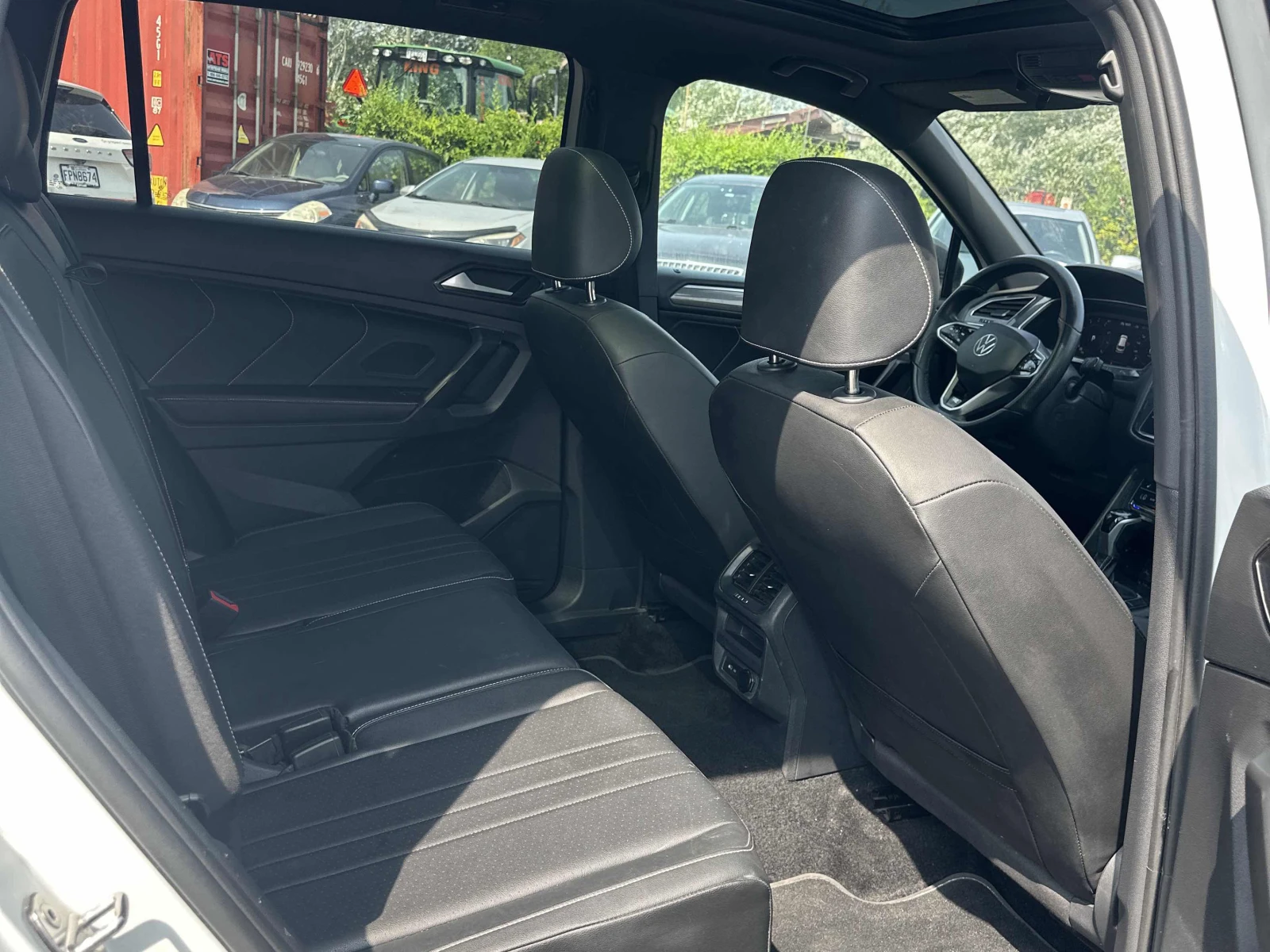 VW Tiguan Comfortline R-Line Black Edition / АВТОКРЕДИТ, снимка 9 - Автомобили и джипове - 55939142
