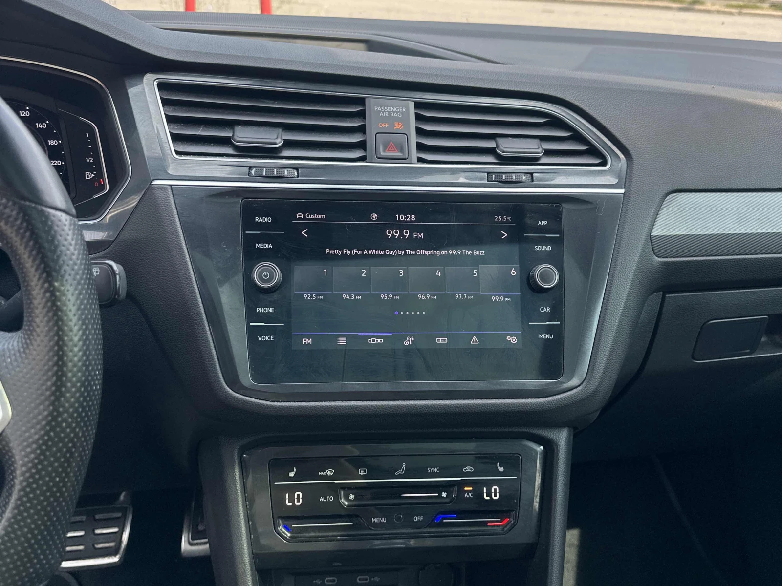 VW Tiguan Comfortline R-Line Black Edition / АВТОКРЕДИТ, снимка 7 - Автомобили и джипове - 55939142