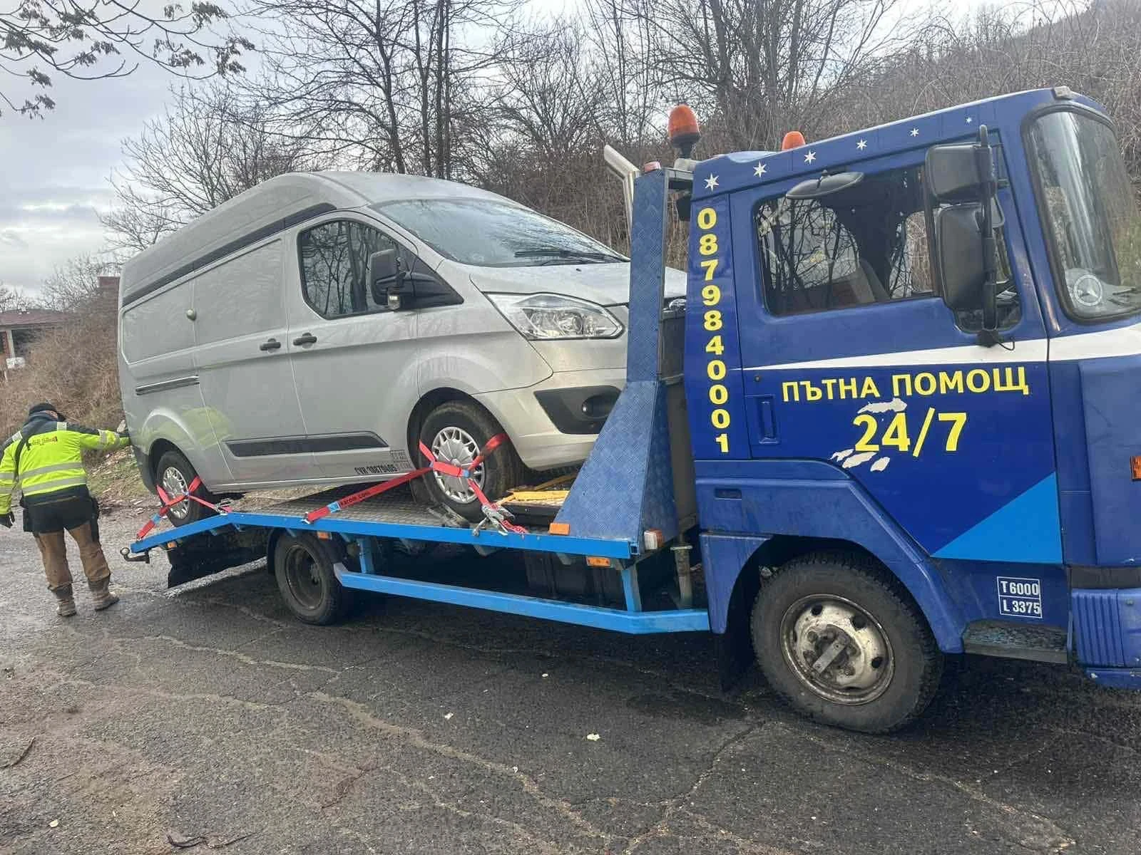 Nissan 125 Пътна помощ Nissan Eco T100, снимка 2 - Камиони - 55702994