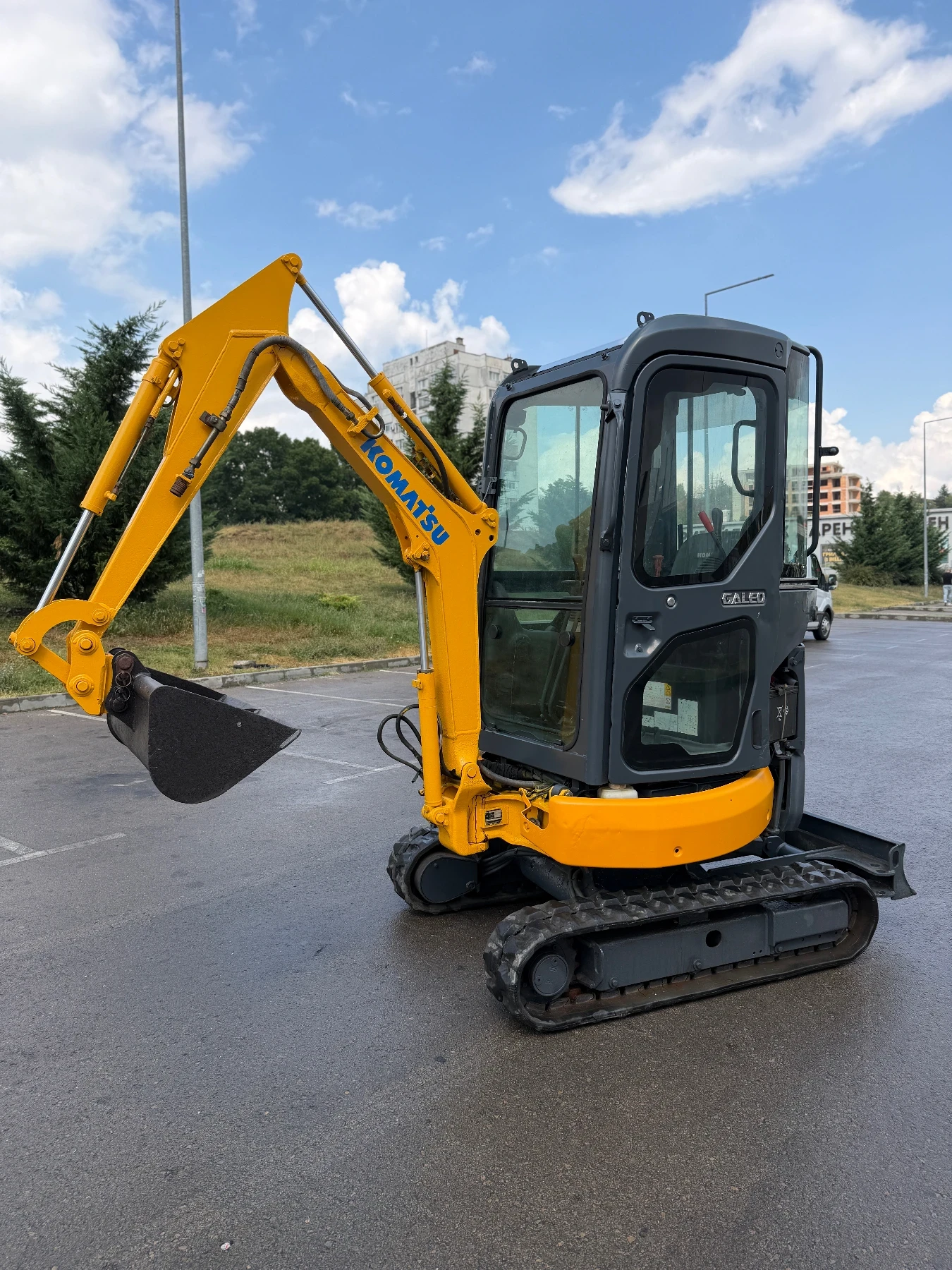 Багер Komatsu PC14R Разпъващи вериги
