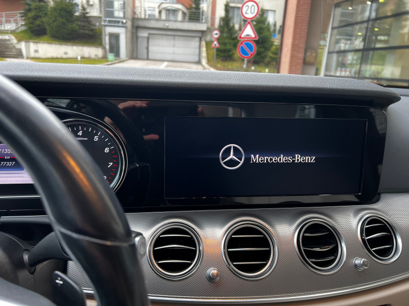 Mercedes-Benz E 200 4Matic, снимка 8 - Автомобили и джипове - 44988613