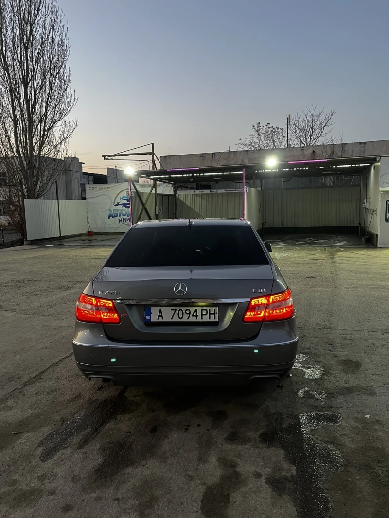 Mercedes-Benz E 220, снимка 2 - Автомобили и джипове - 49440831