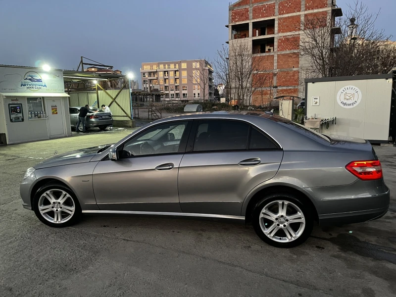 Mercedes-Benz E 220, снимка 1 - Автомобили и джипове - 49440831