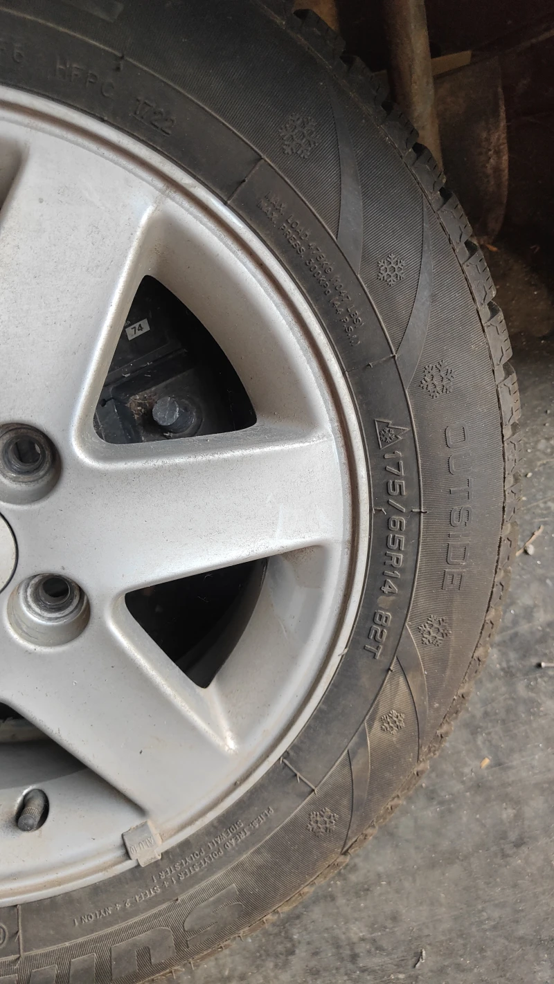 Daihatsu Sirion AWD, снимка 16 - Автомобили и джипове - 51893775