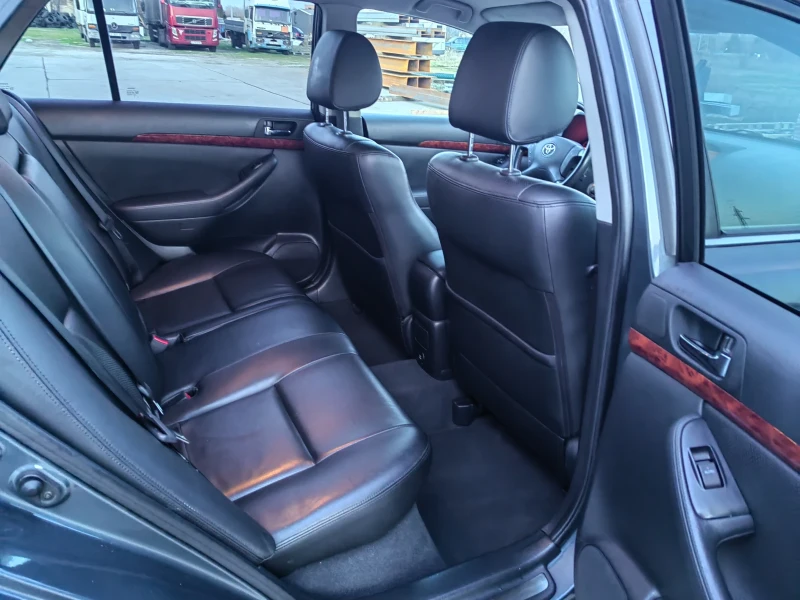 Toyota Avensis Като нова, снимка 8 - Автомобили и джипове - 53170048
