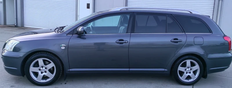 Toyota Avensis Като нова, снимка 2 - Автомобили и джипове - 53170048
