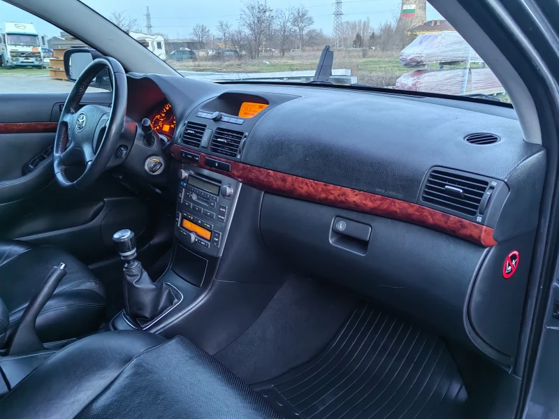 Toyota Avensis Като нова, снимка 10 - Автомобили и джипове - 53170048