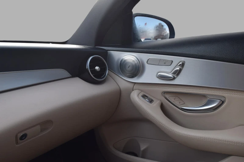 Mercedes-Benz C 300 2.0L AMG SPORT 4MATIC, снимка 9 - Автомобили и джипове - 53260166