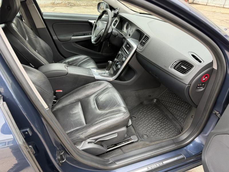Volvo V60 2.4 D5 AWD , снимка 13 - Автомобили и джипове - 53560974