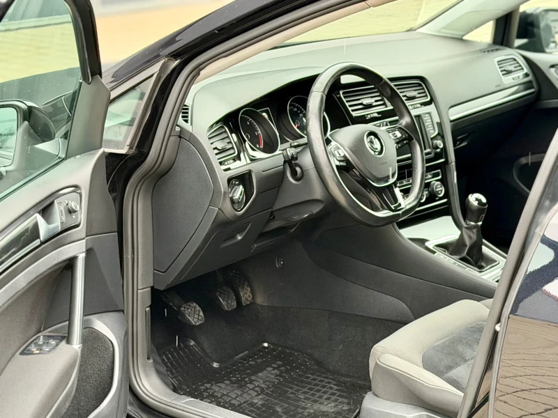 VW Golf 1.6TDI  R-Line , снимка 9 - Автомобили и джипове - 53584159