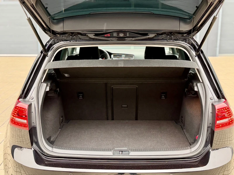 VW Golf 1.6TDI  R-Line , снимка 13 - Автомобили и джипове - 53584159