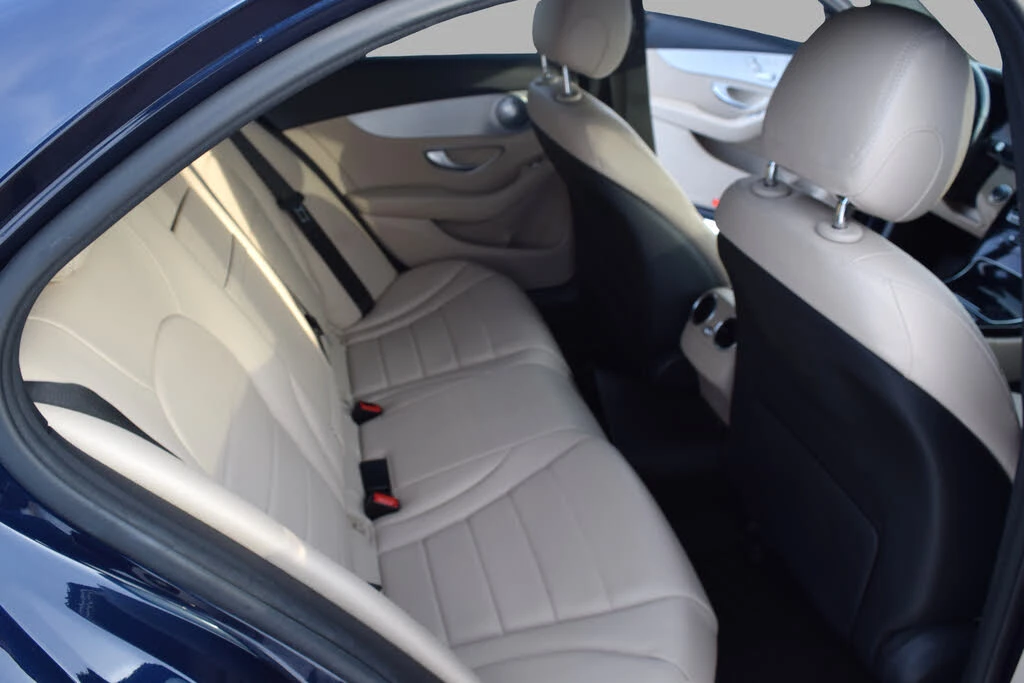 Mercedes-Benz C 300 2.0L AMG SPORT 4MATIC - изображение 10