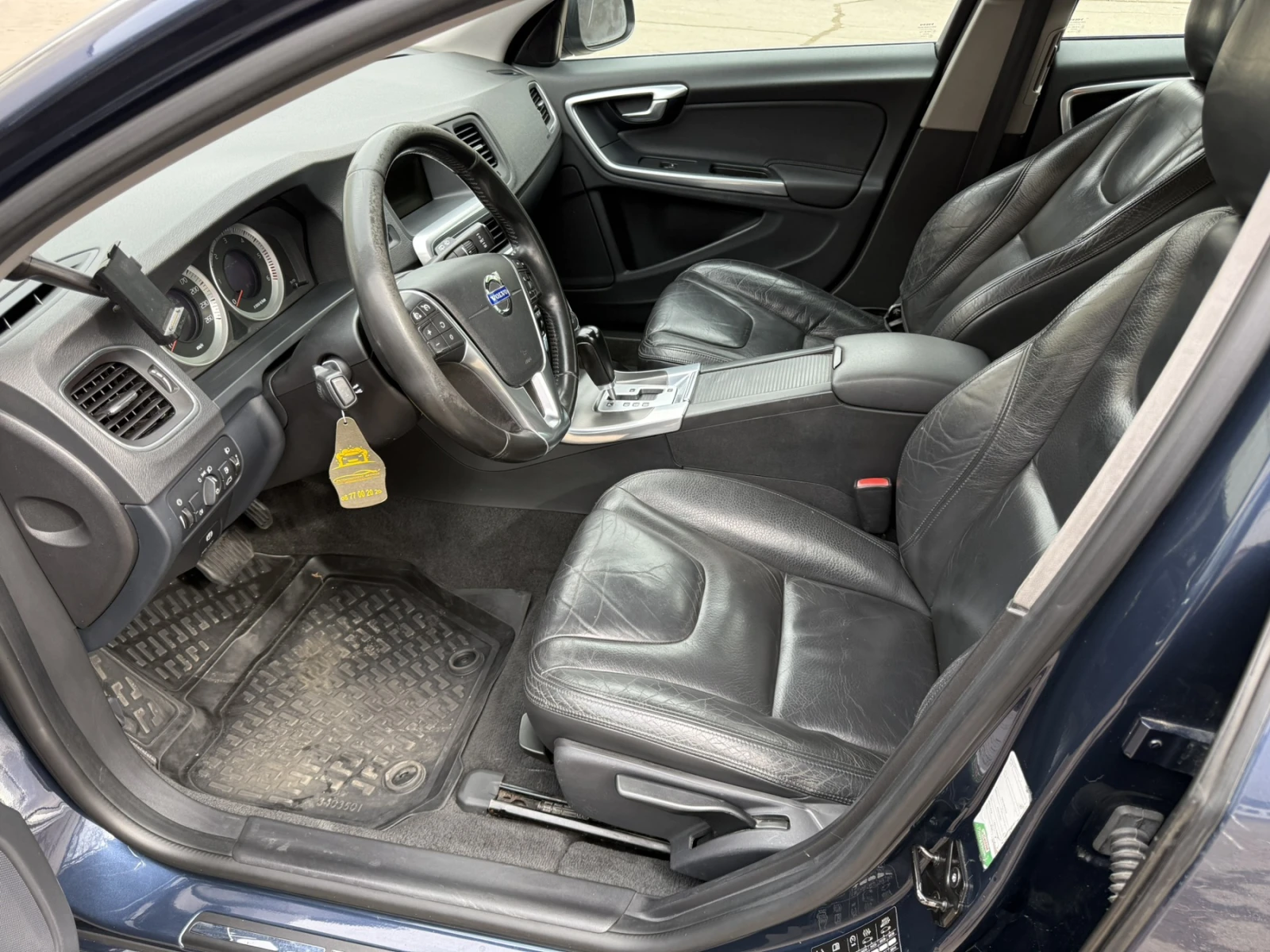 Volvo V60 2.4 D5 AWD  - изображение 10