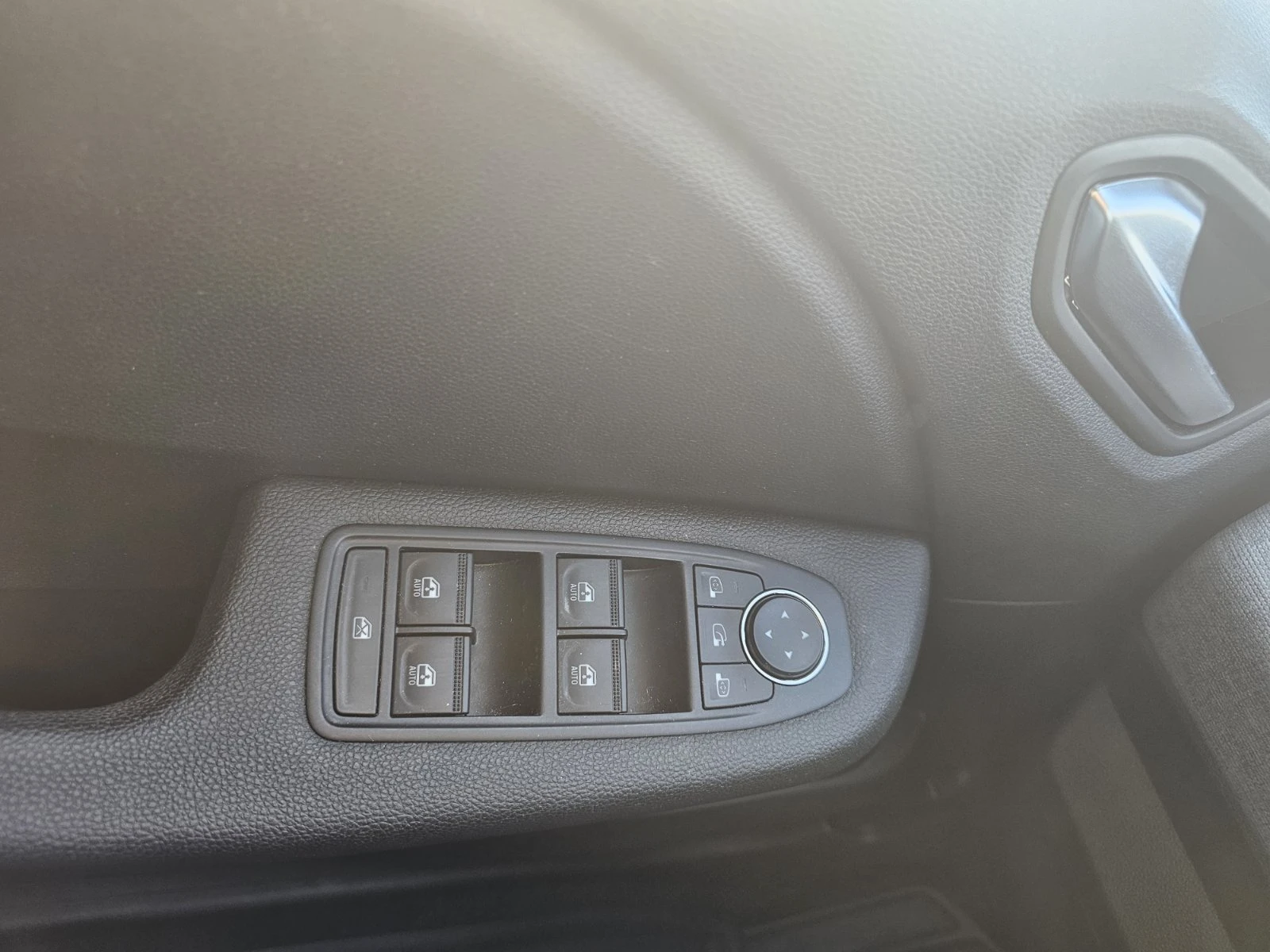 Renault Clio dCi 100 S&S, снимка 11 - Автомобили и джипове - 53987597