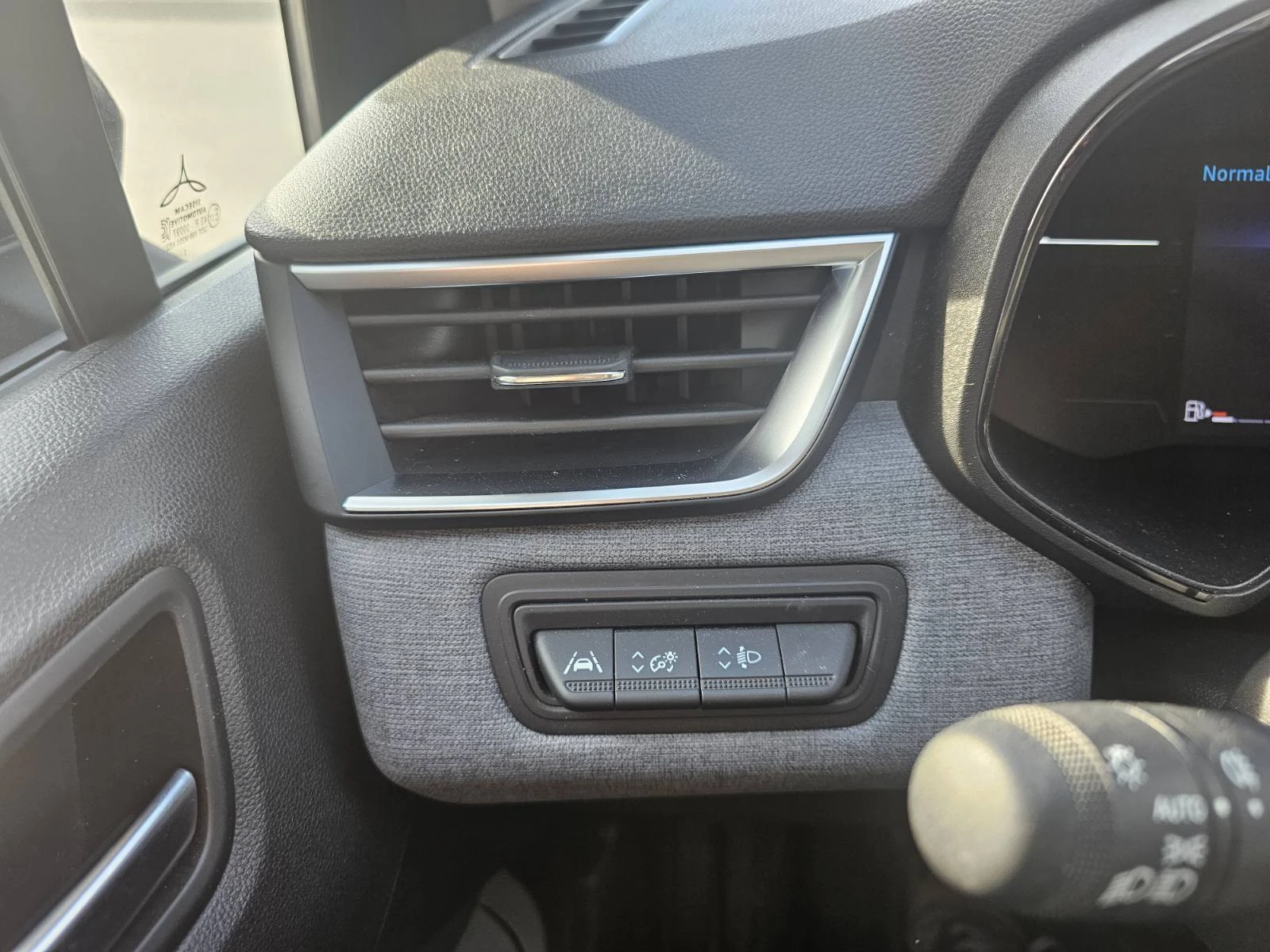 Renault Clio dCi 100 S&S, снимка 12 - Автомобили и джипове - 53987597