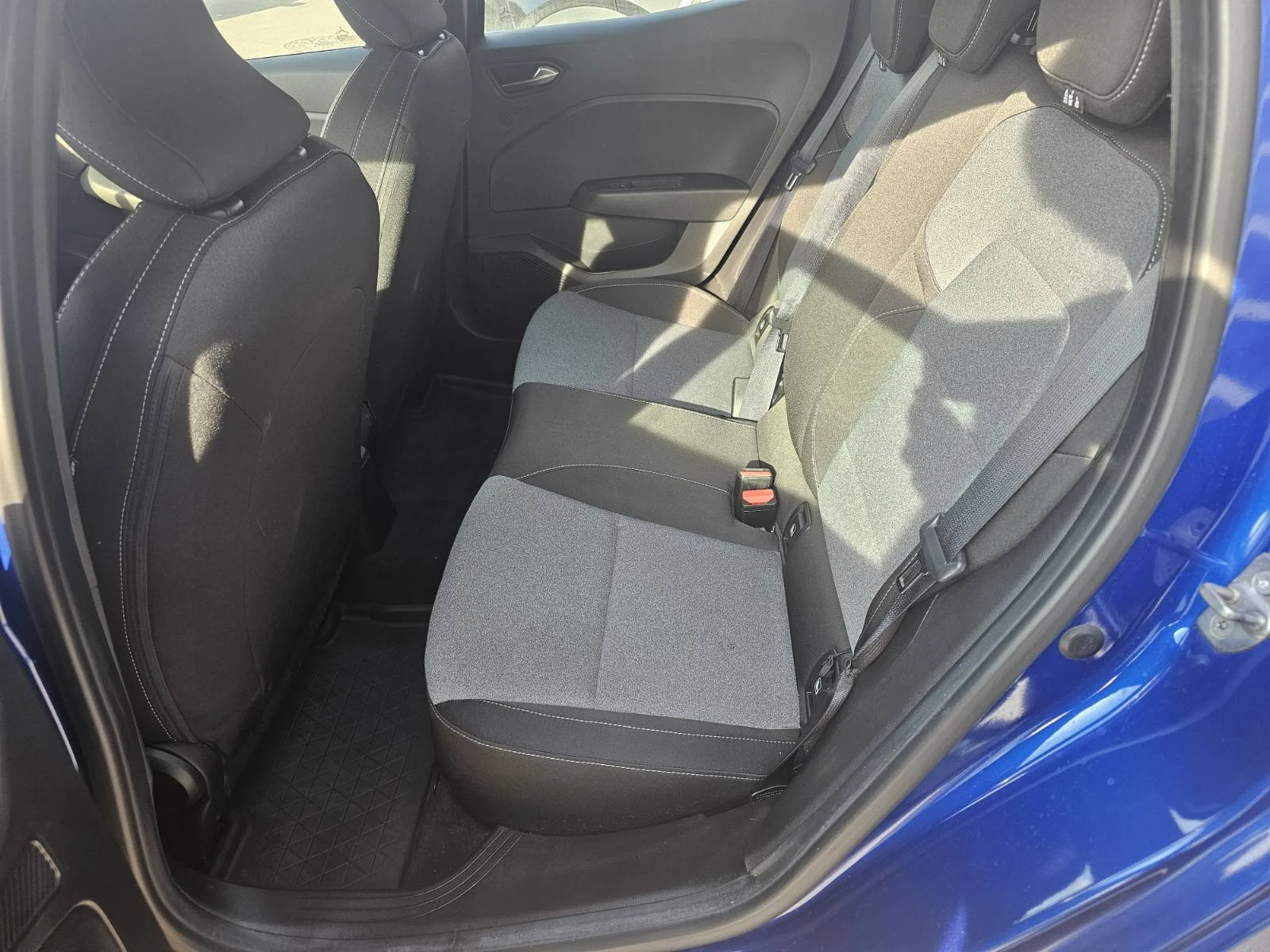 Renault Clio dCi 100 S&S, снимка 14 - Автомобили и джипове - 53987597