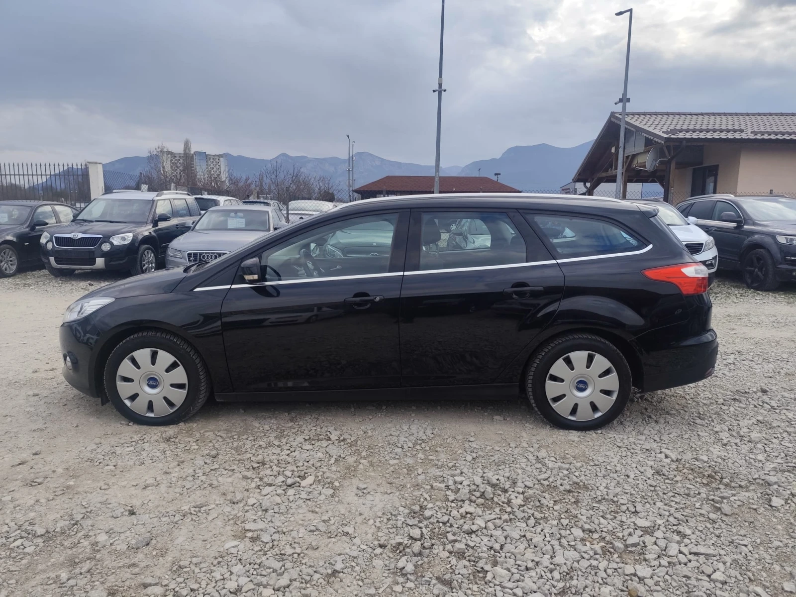 Ford Focus 1.6 дизел, снимка 9 - Автомобили и джипове - 54012725