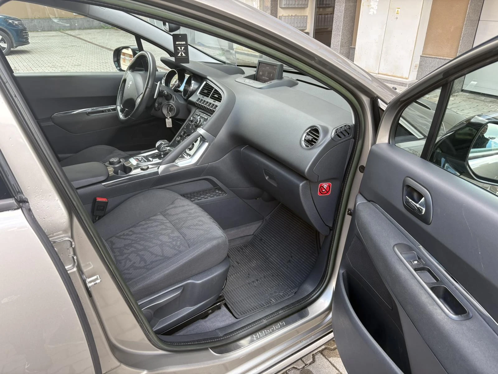 Peugeot 3008 2.0 HDI HYbrid4 4x4, снимка 10 - Автомобили и джипове - 54246501