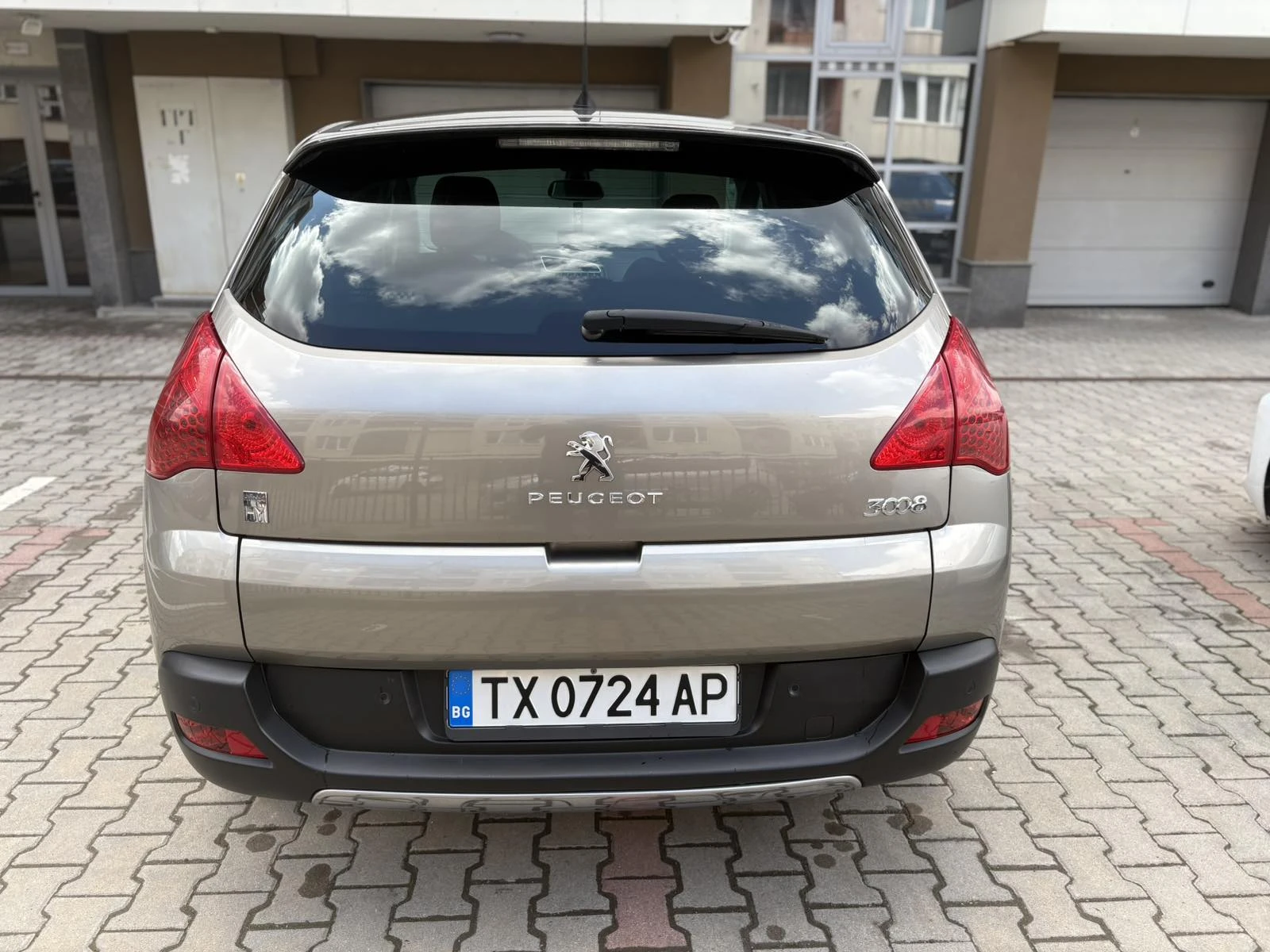 Peugeot 3008 2.0 HDI HYbrid4 4x4, снимка 3 - Автомобили и джипове - 54246501