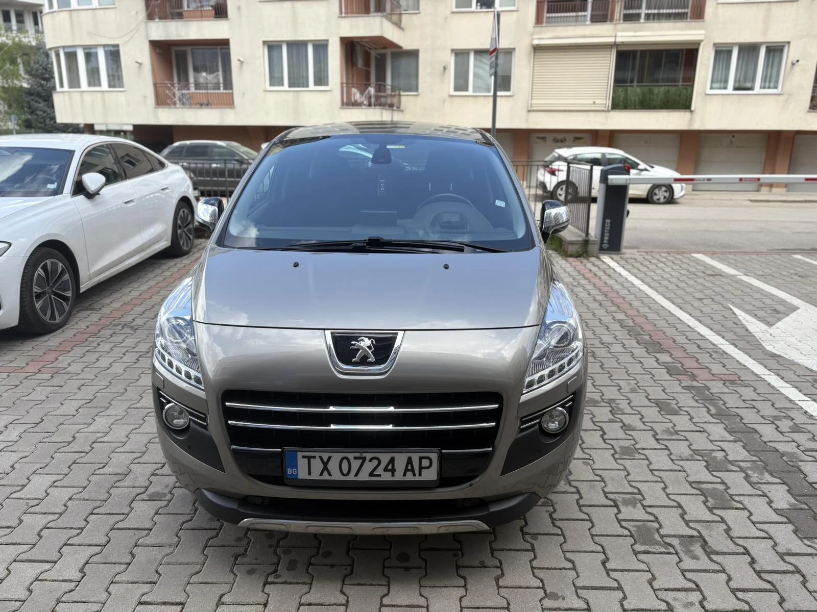 Peugeot 3008 2.0 HDI HYbrid4 4x4, снимка 2 - Автомобили и джипове - 54246501