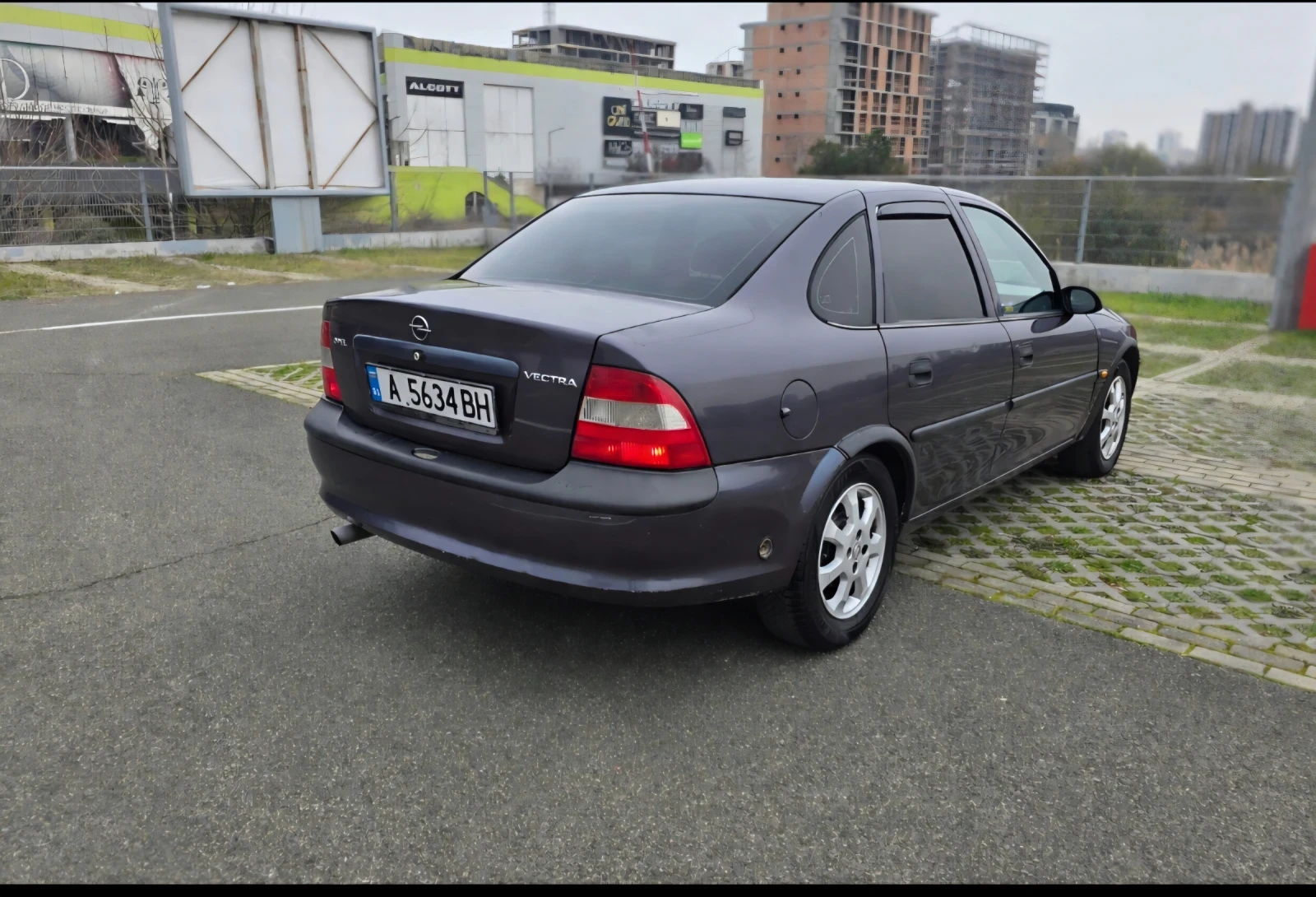 Opel Vectra 1.6 газ бензин, снимка 15 - Автомобили и джипове - 54344109
