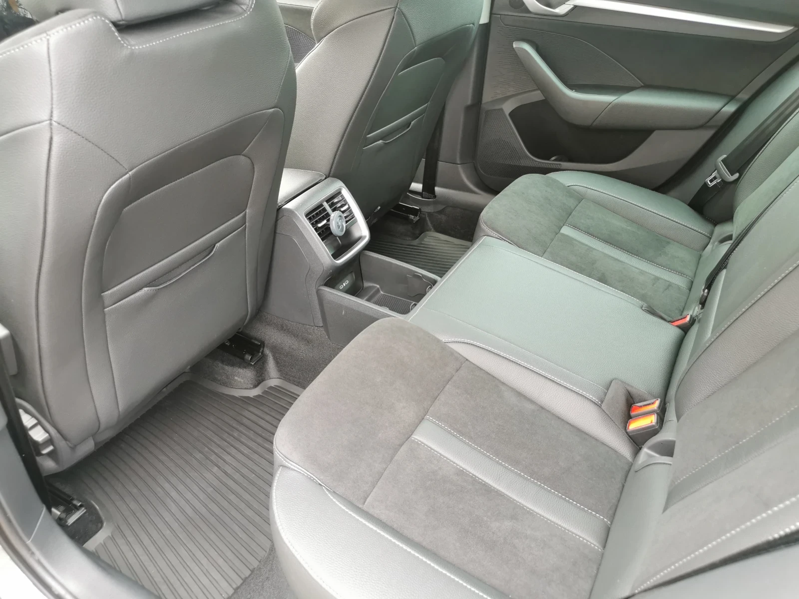 Skoda Octavia Едишън 130, снимка 8 - Автомобили и джипове - 54412008