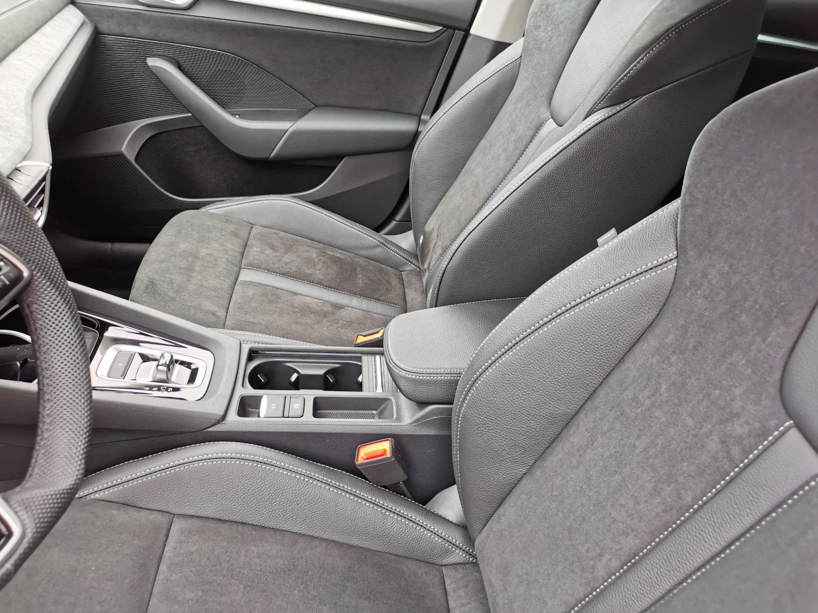 Skoda Octavia Едишън 130, снимка 7 - Автомобили и джипове - 54412008