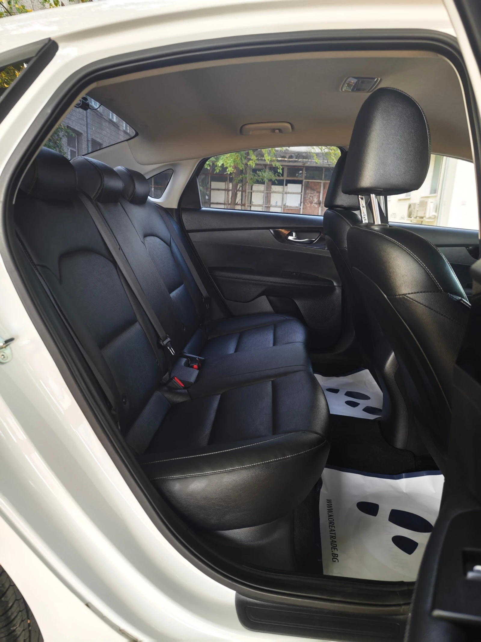 Kia K3 1.6 MPI , снимка 17 - Автомобили и джипове - 56194609