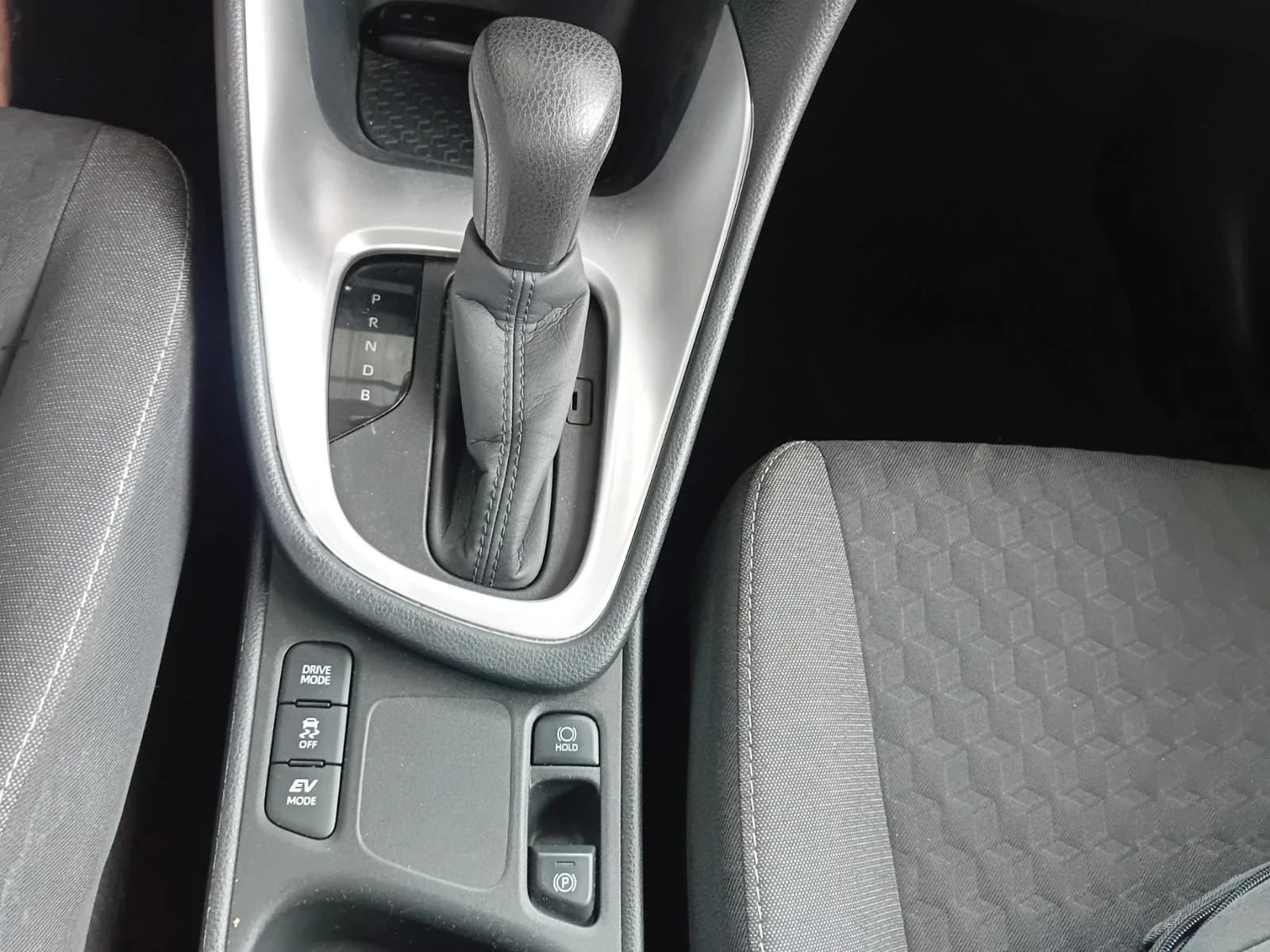 Toyota Yaris, снимка 9 - Автомобили и джипове - 55144623