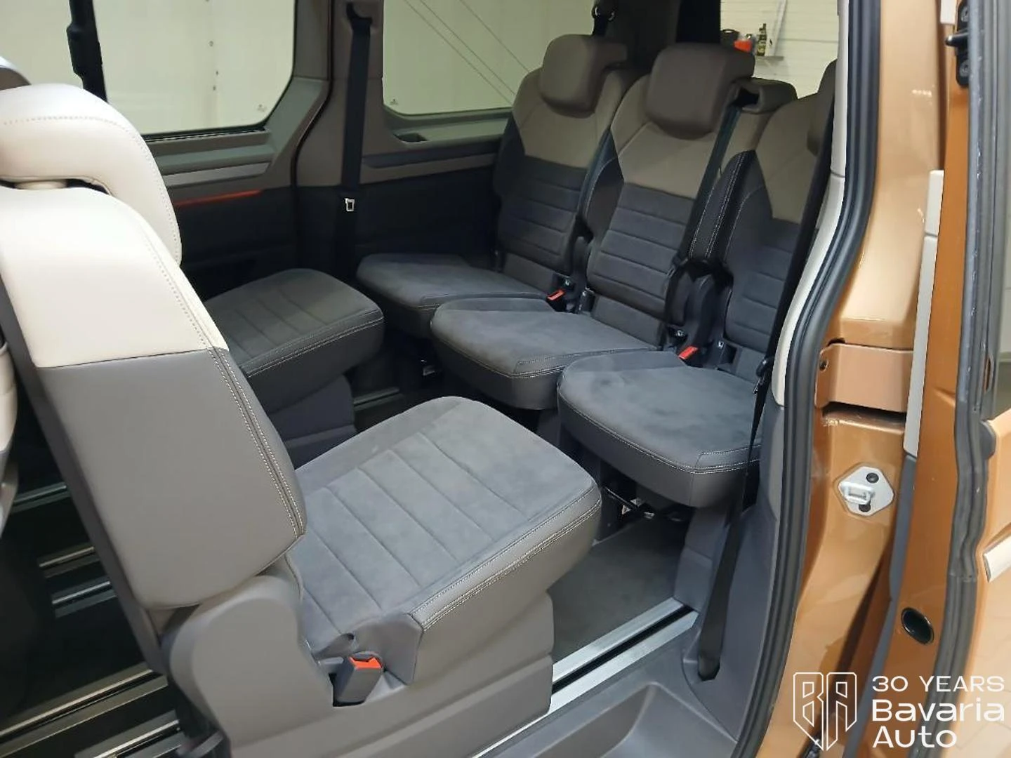 VW Multivan Style lang DSG Easy Open Basic, снимка 8 - Автомобили и джипове - 55317956