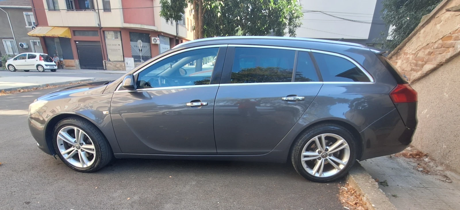 Opel Insignia Sports Tourer, снимка 2 - Автомобили и джипове - 55904466