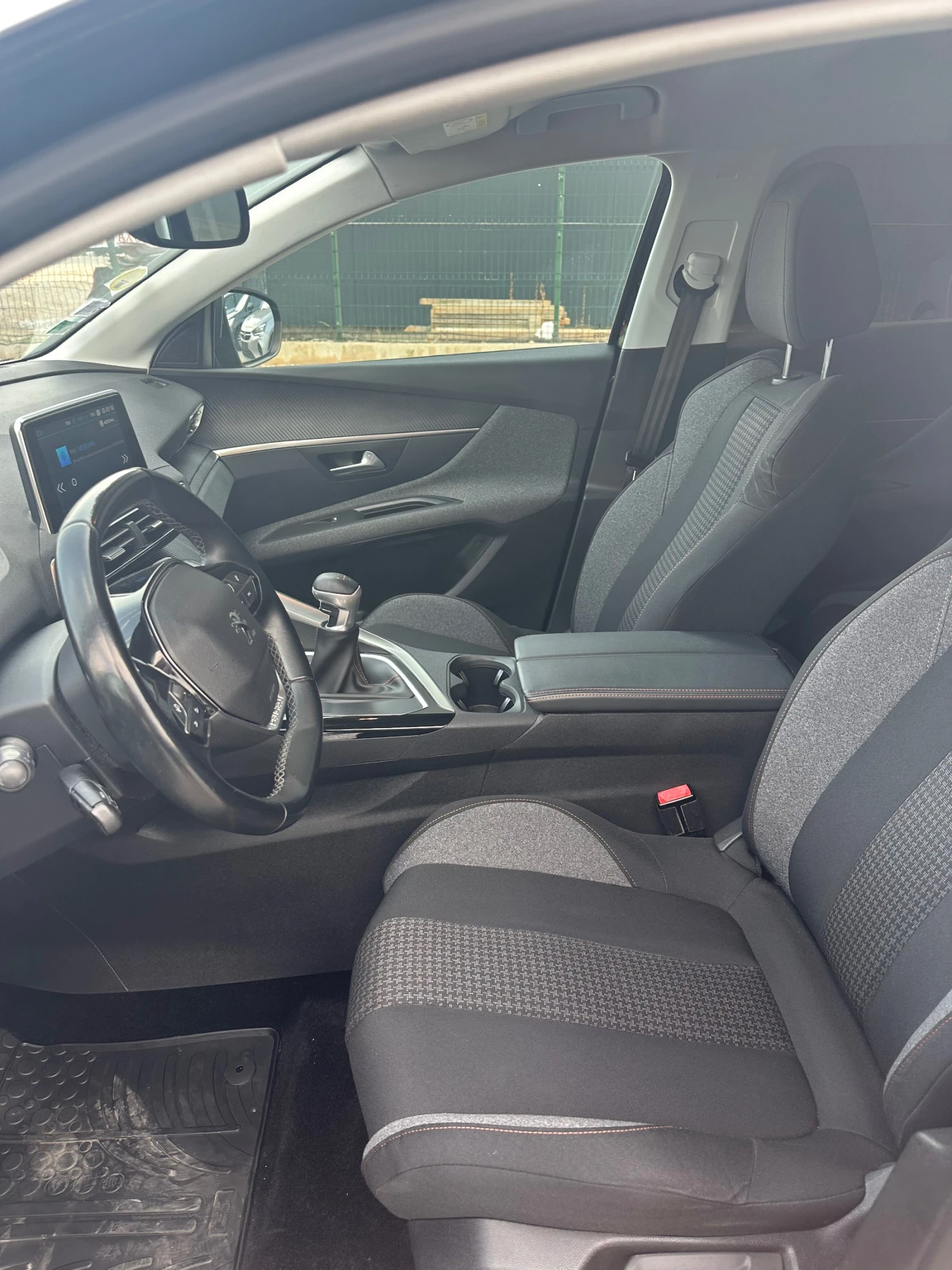 Peugeot 3008 1.5 D Allure СЕРВИЗНИ ДОКУМЕНТИ ЛИЗИНГ , снимка 11 - Автомобили и джипове - 55955583