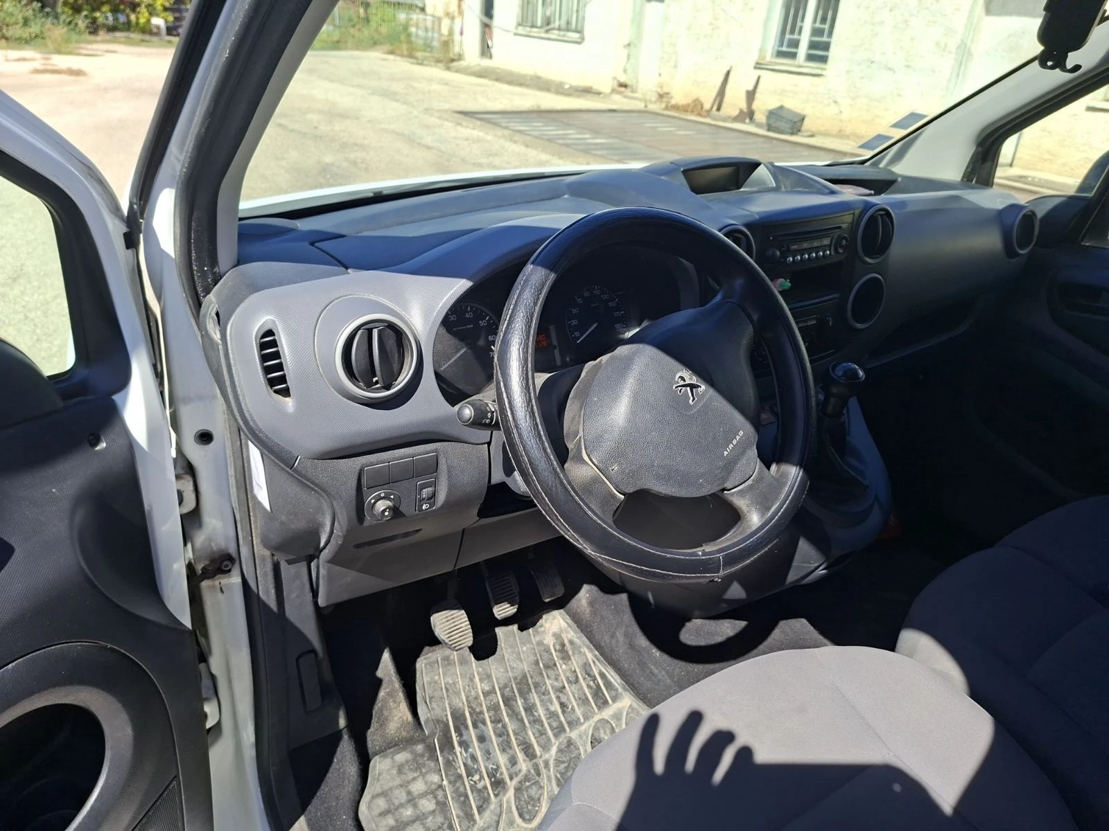 Peugeot Partner 1.6 HDi, снимка 8 - Автомобили и джипове - 56104173