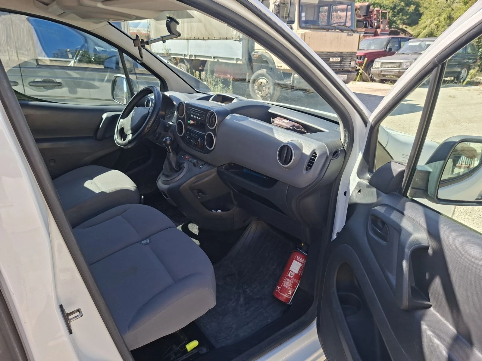 Peugeot Partner 1.6 HDi, снимка 7 - Автомобили и джипове - 56104173