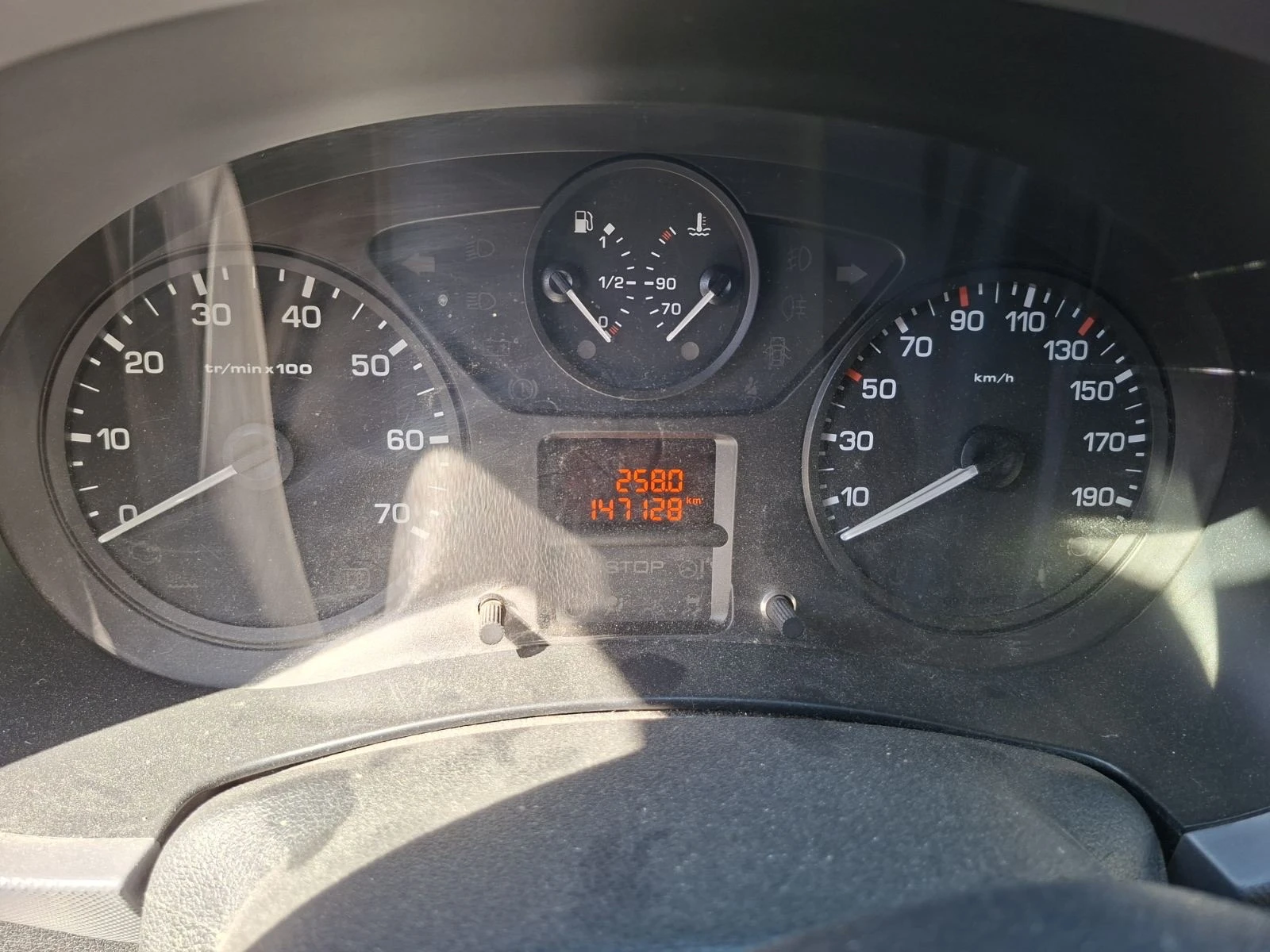 Peugeot Partner 1.6 HDi, снимка 10 - Автомобили и джипове - 56104173