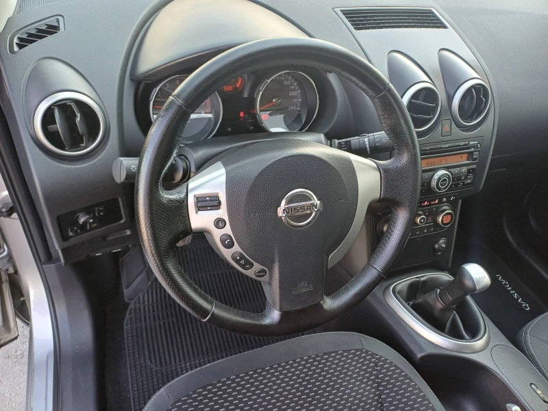 Nissan Qashqai 1.6 Benzin 114k.s., снимка 8 - Автомобили и джипове - 47008337