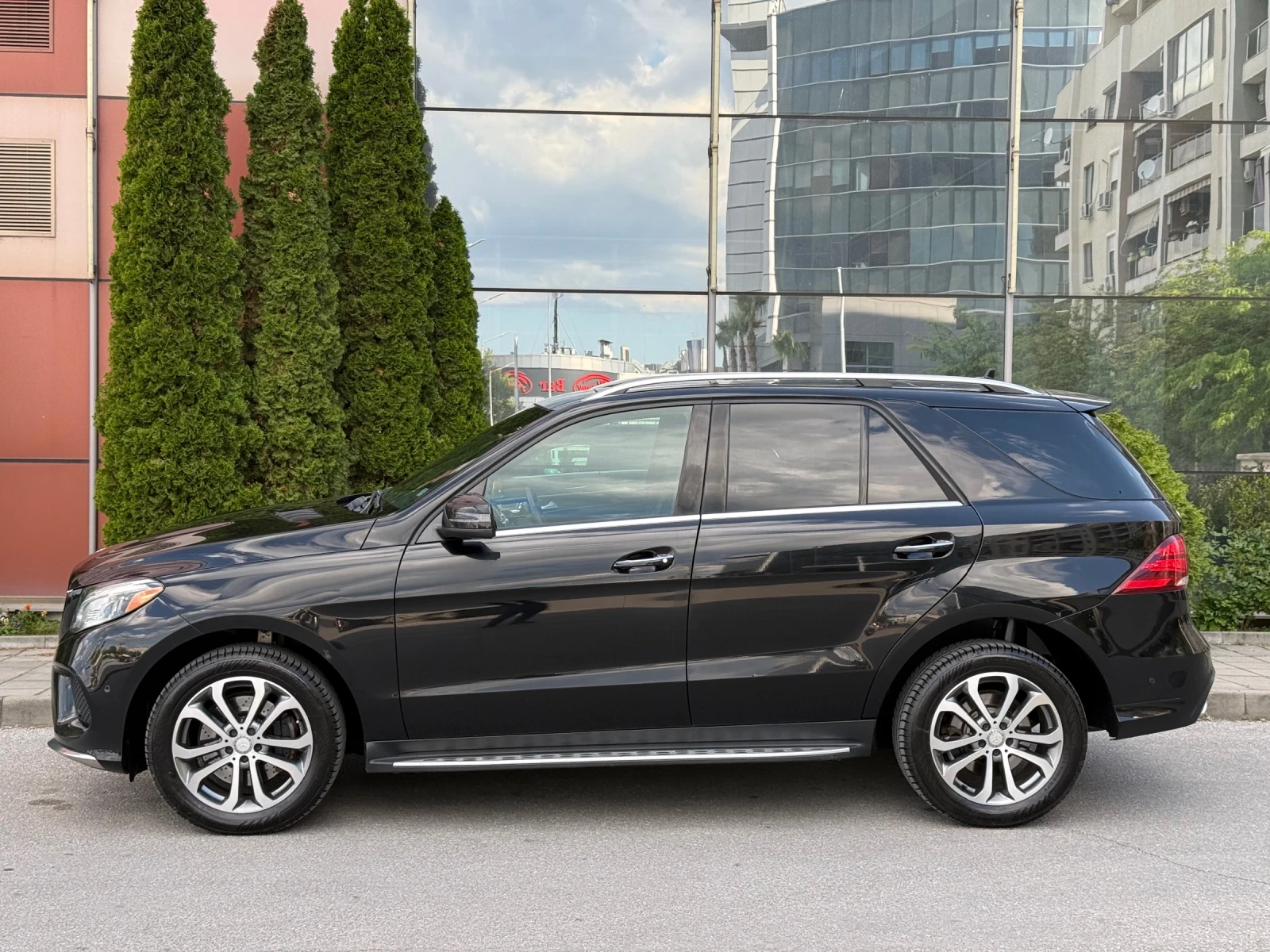 Mercedes-Benz GLE 350 d AMG пакет / 1 собственик - изображение 2