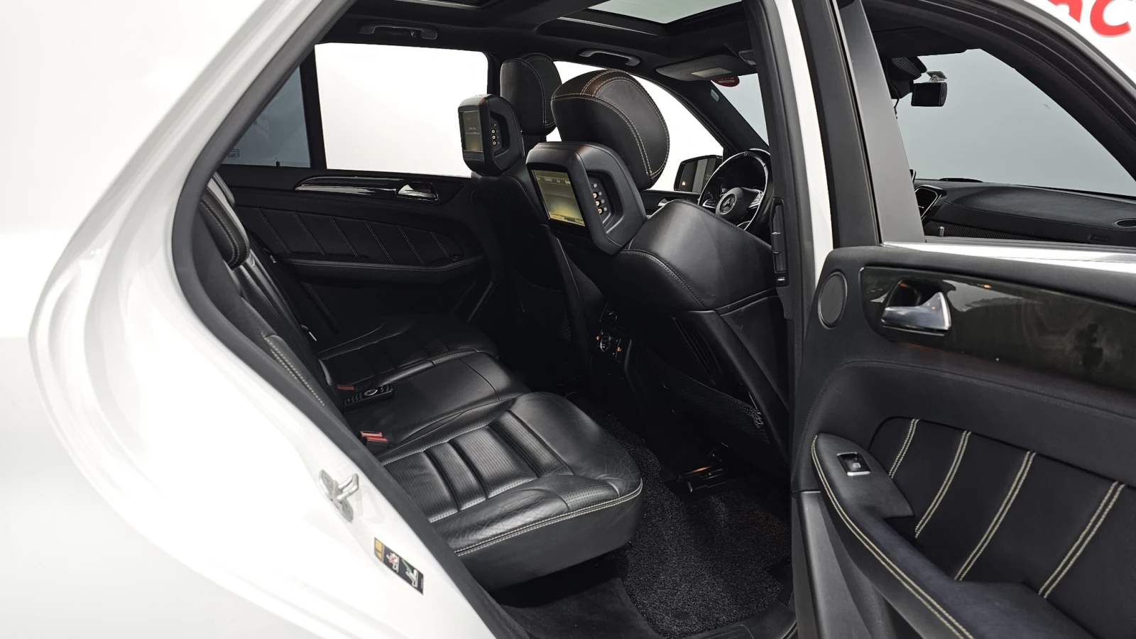 Mercedes-Benz GLE 63 AMG ОДГРЕВ* ОБДУХВАНЕ* 360КАМЕРА* LANE* ASSIST* , снимка 12 - Автомобили и джипове - 53985673