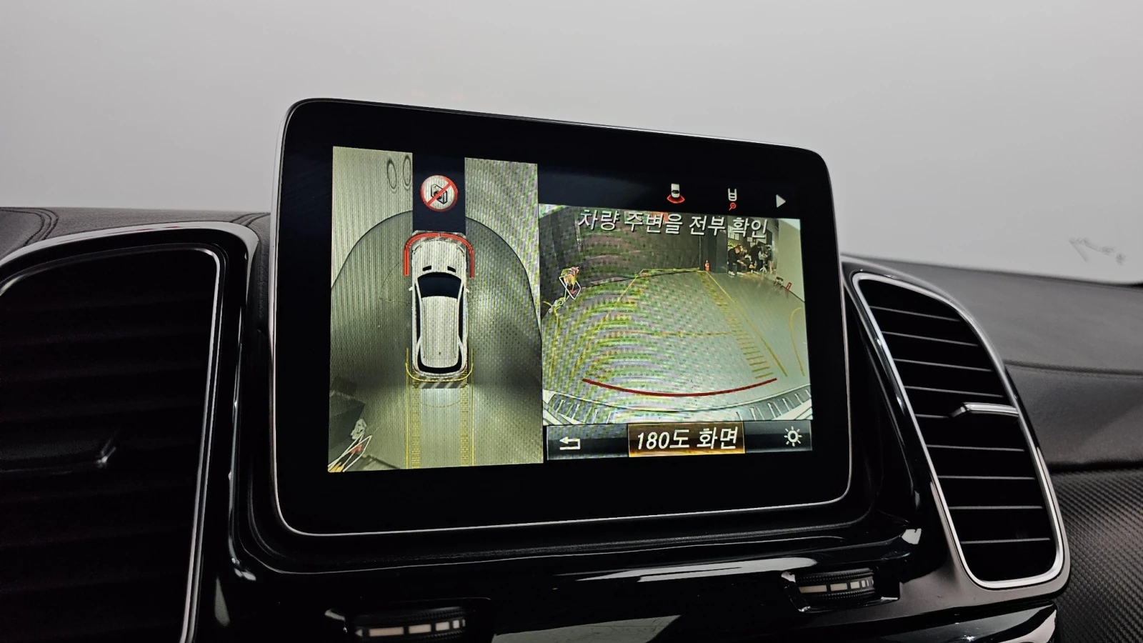 Mercedes-Benz GLE 63 AMG ОДГРЕВ* ОБДУХВАНЕ* 360КАМЕРА* LANE* ASSIST* , снимка 10 - Автомобили и джипове - 53985673