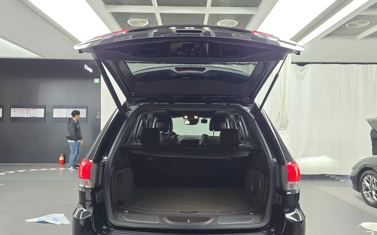 Jeep Grand cherokee 3.0 Diesel SUMMIT, снимка 14 - Автомобили и джипове - 54900917