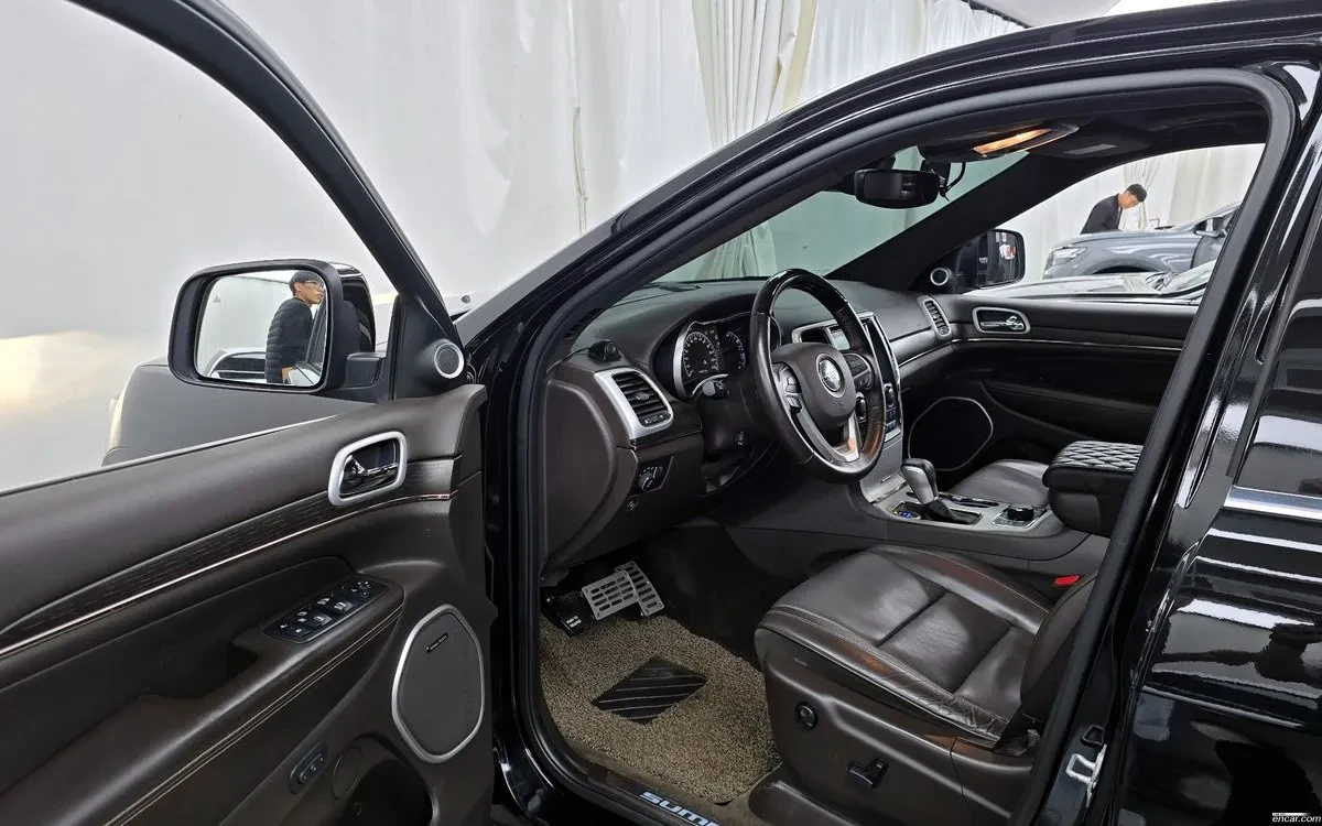 Jeep Grand cherokee 3.0 Diesel SUMMIT, снимка 9 - Автомобили и джипове - 54900917