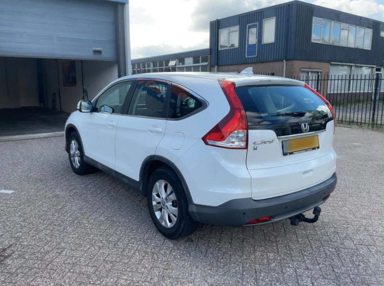 Honda Cr-v 2.0бензин Лизинг през Уникредит по230 евро, снимка 4 - Автомобили и джипове - 56267051