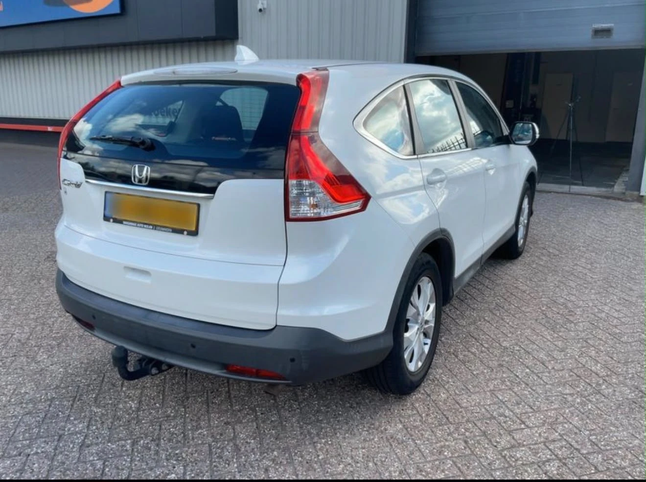 Honda Cr-v 2.0бензин Лизинг през Уникредит по230 евро, снимка 2 - Автомобили и джипове - 56267051