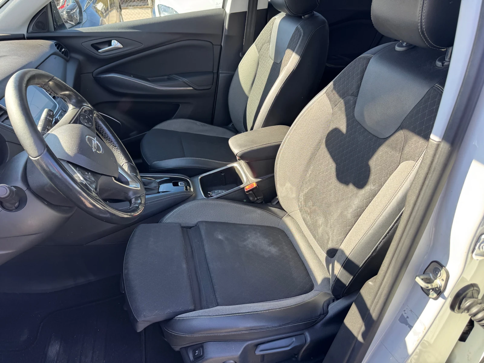 Opel Grandland X Full* 1.6TD 120hp* ЛИЗИНГ* КАМЕРИ 360* ПОДГРЕВИ* Е, снимка 4 - Автомобили и джипове - 56565926