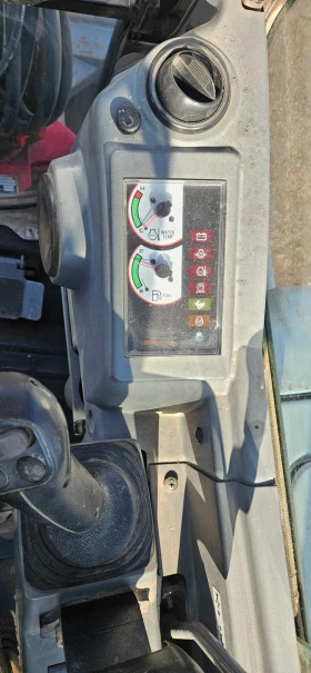 Багер Takeuchi 228, снимка 8