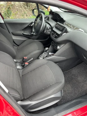 Peugeot 208 хечбек, снимка 6
